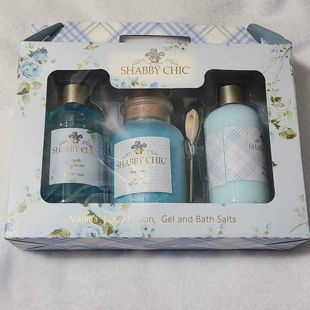 Shabby chic brand new set